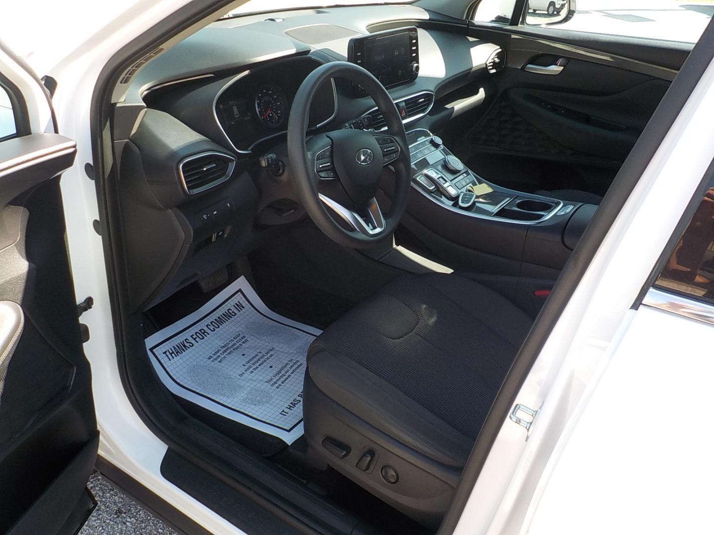 2021 White /Gray Hyundai Santa Fe (5NMS24AJ1MH) , Automatic transmission, located at 1617 W Church Street, Livingston, TX, 77351, (936) 327-3600, 30.710995, -94.951157 - ONE OWNER! Locally owned!! Really a nice unit! - Photo#8